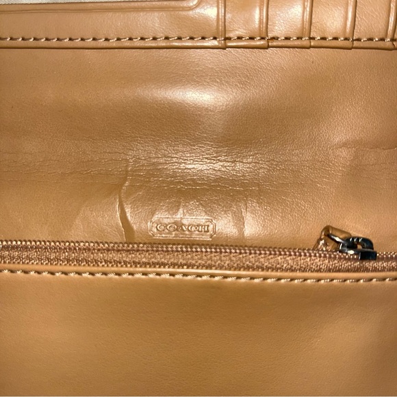 Coach small crossbody with adjustable strap - Picture 4 of 12